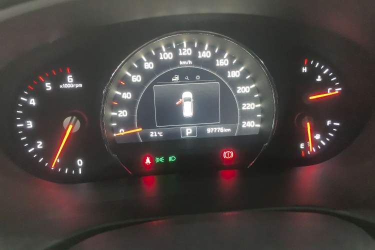 Used Kia Sorento 2015 Sorento L 2.2T Diesel 4WD Prestige Edition 7 Seats China IV Standard Odometer Close Up