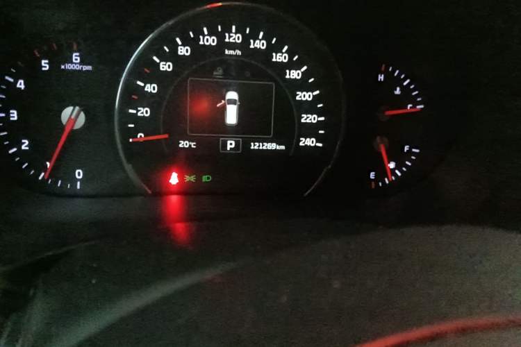 Used Kia Sorento 2015 Sorento L 2.2T Diesel 4WD Elite Edition 7 Seats China IV Standard Odometer Close Up