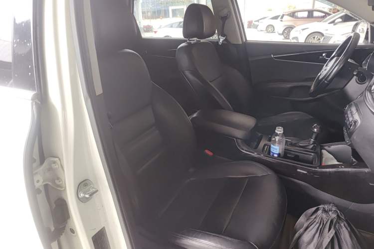 Used Kia Sorento 2015 Sorento L 2.4L Gasoline 4WD Elite Edition 5 Seats China IV Standard Right Front Seat