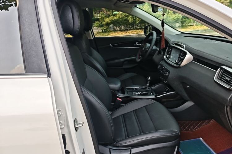 Used Kia Sorento 2015 Sorento L 2.4L Gasoline 4WD Elite Edition 5 Seats China IV Standard Right Front Seat