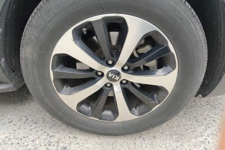 Used Kia Sorento 2015 Sorento L 2.4L Gasoline 4WD Elite Edition 7 Seats China V Emission Standard Right Front Wheel Hub