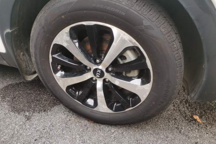 Used Kia Sorento 2015 Sorento L 2.4L Gasoline 4WD Sport Edition 5 Seats China IV Standard Right Front Wheel Hub