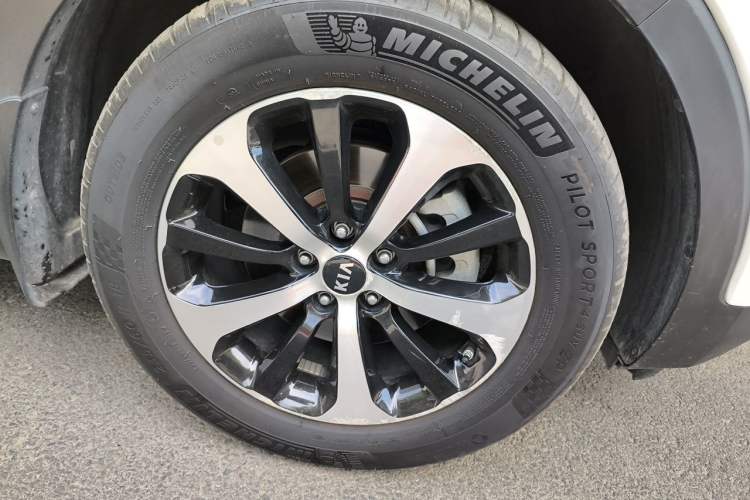 Used Kia Sorento 2015 Sorento L 2.4L Gasoline 4WD Elite Edition 7 Seats China V Emission Standard Right Front Wheel Hub