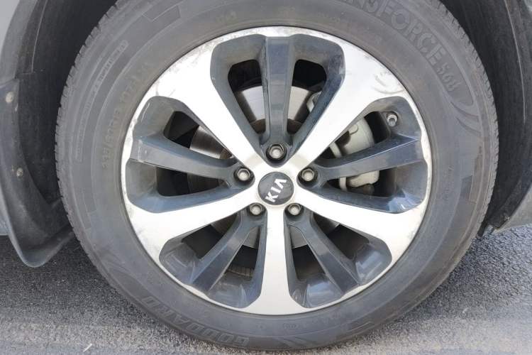 Used Kia Sorento 2015 Sorento L 2.4L Gasoline 4WD Elite Edition 7 Seats China V Emission Standard Right Front Wheel Hub