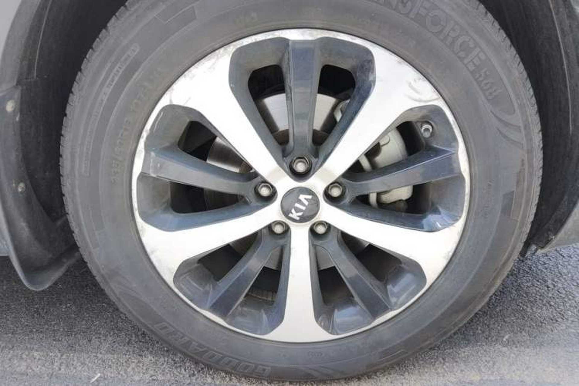 Used Kia Sorento 2015 Sorento L 2.4L Gasoline 4WD Elite Edition 7 Seats China V Emission Standard Right Front Wheel Hub