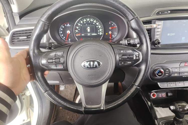 Used Kia Sorento 2015 Sorento L 2.4L Gasoline 4WD Elite Edition 5 Seats China IV Standard Steering Wheel