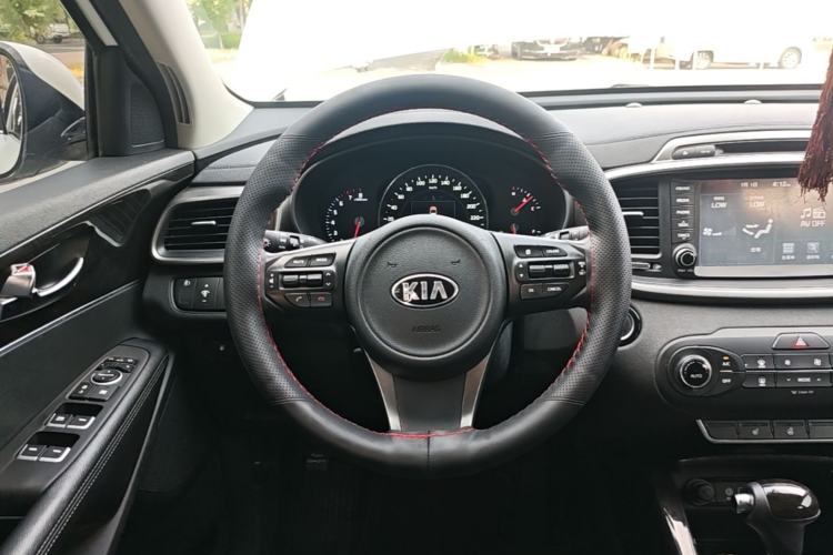 Used Kia Sorento 2015 Sorento L 2.4L Gasoline 4WD Elite Edition 5 Seats China IV Standard Steering Wheel