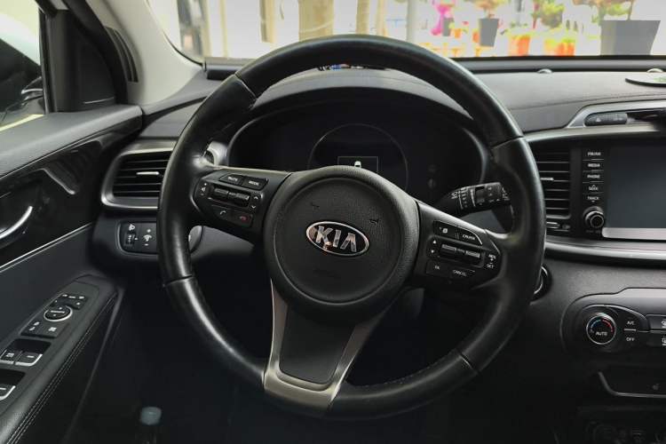 Used Kia Sorento 2015 Sorento L 2.4L Gasoline 4WD Elite Edition 7 Seats China V Emission Standard Steering Wheel