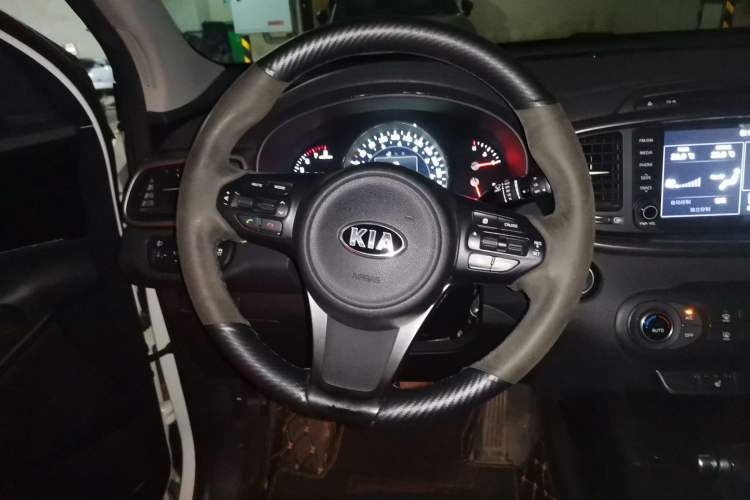 Used Kia Sorento 2015 Sorento L 2.4L Gasoline 4WD Elite Edition 5 Seats China IV Standard Steering Wheel