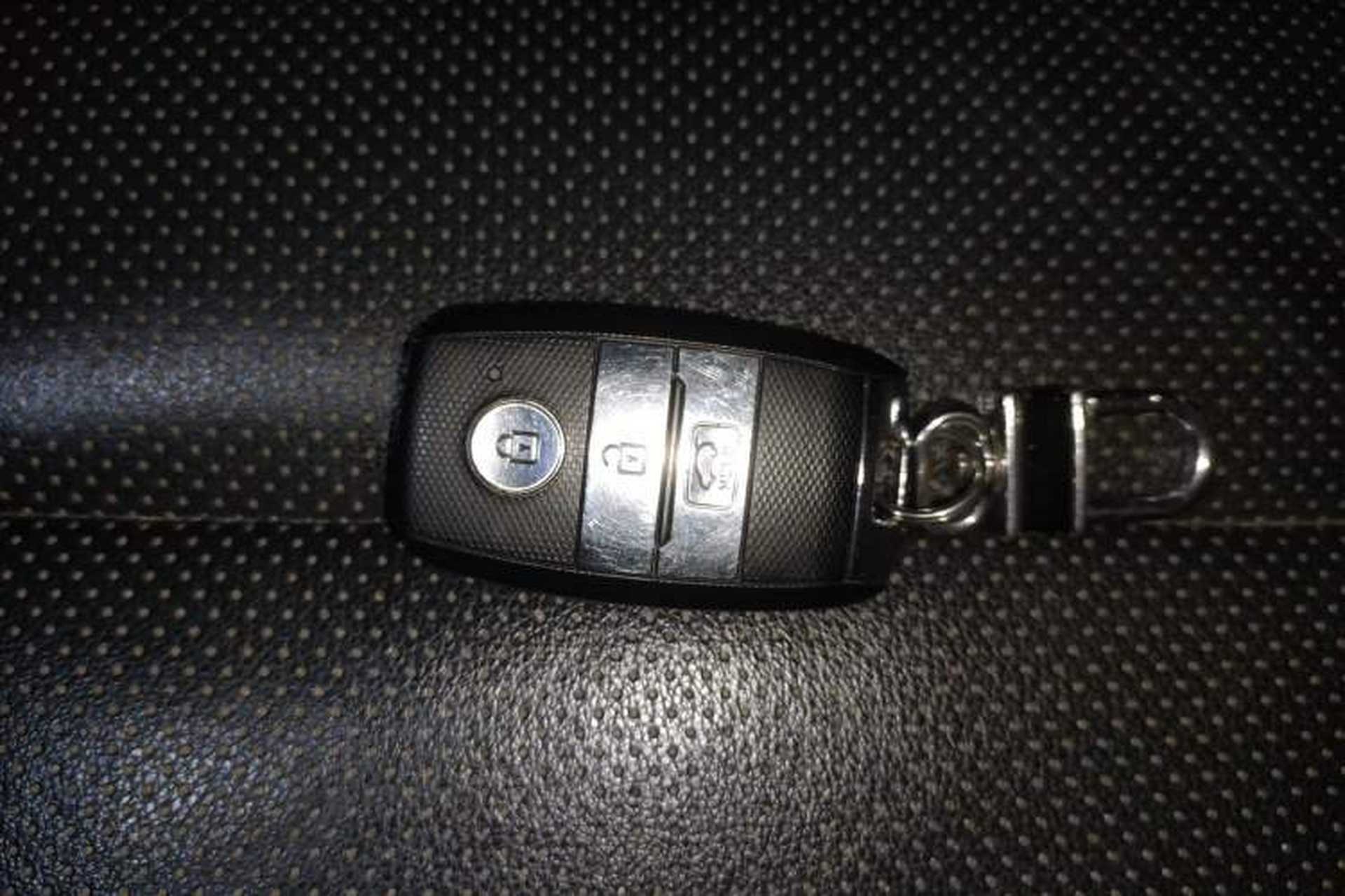 Used Kia Sorento 2015 Sorento L 2.2T Diesel 4WD Elite Edition 7 Seats China IV Standard Vehicle Key