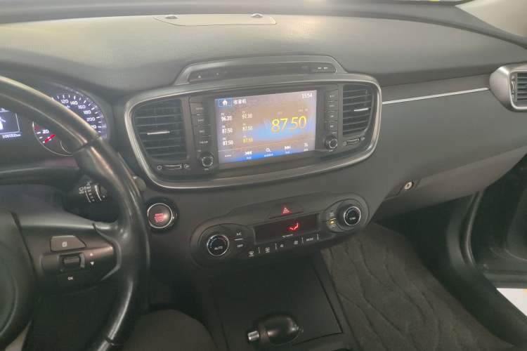 Used Kia Sorento 2016 Sorento L 2.4L Gasoline 4WD Custom Edition 7 Seats China IV Standard Audio And AC Panel