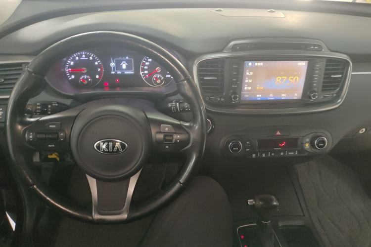Used Kia Sorento 2016 Sorento L 2.4L Gasoline 4WD Custom Edition 7 Seats China IV Standard Center Console