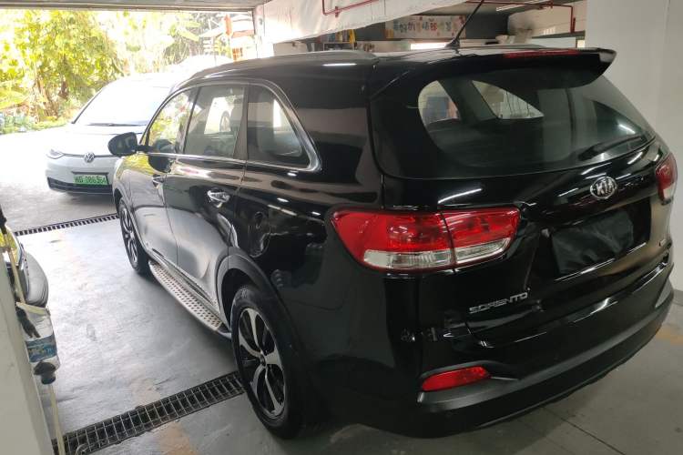 Used Kia Sorento 2016 Sorento L 2.4L Gasoline 4WD Custom Edition 7 Seats China IV Standard Exterior 2