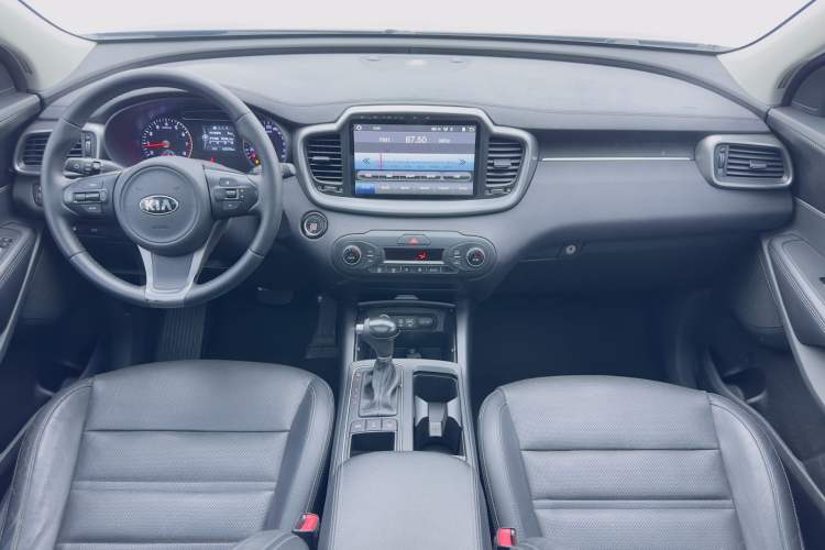 Used Kia Sorento 2016 Sorento L 2.4L Gasoline 4WD Custom Edition 7 Seats Emission Standard China V Interior 2