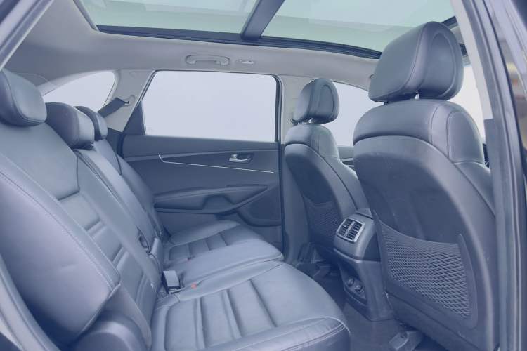 Used Kia Sorento 2016 Sorento L 2.4L Gasoline 4WD Custom Edition 7 Seats Emission Standard China V Interior 4