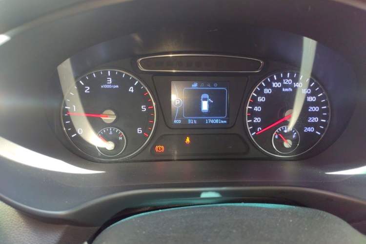 Used Kia Sorento 2016 Sorento L 2.2T Diesel 4WD Custom Edition 7 Seats China IV Standard Odometer Close Up