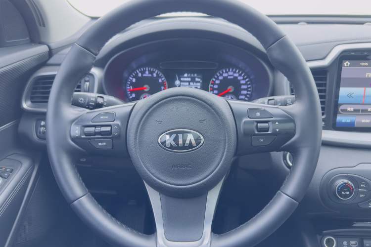 Used Kia Sorento 2016 Sorento L 2.4L Gasoline 4WD Custom Edition 7 Seats Emission Standard China V Steering Wheel