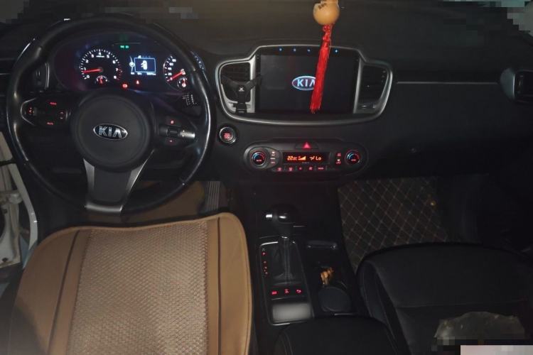 Used Kia Sorento 2016 Sorento L 2.4L Gasoline 4WD Custom Edition 7 Seats China IV Standard Center Console