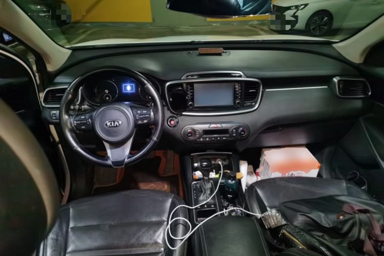 Used Kia Sorento 2016 Sorento L 2.2T Diesel 4WD Custom Edition 7 Seats China IV Standard Center Console