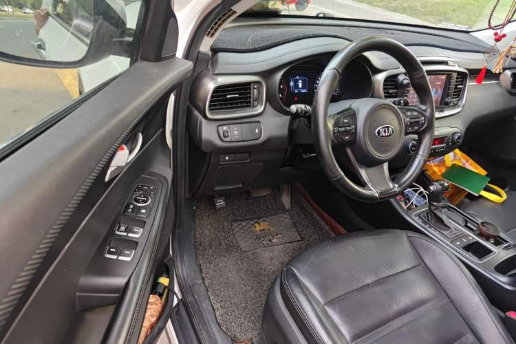 Used Kia Sorento 2016 Sorento L 2.2T Diesel 4WD Custom Edition 5 Seats China IV Standard Driver Seat