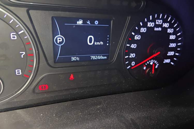 Used Kia Sorento 2016 Sorento L 2.4L Gasoline 4WD Custom Edition 5 Seats China IV Standard Odometer Close Up