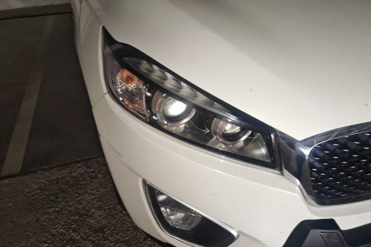 Used Kia Sorento 2016 Sorento L 2.4L Gasoline 4WD Custom Edition 5 Seats China IV Standard Right Front Headlight