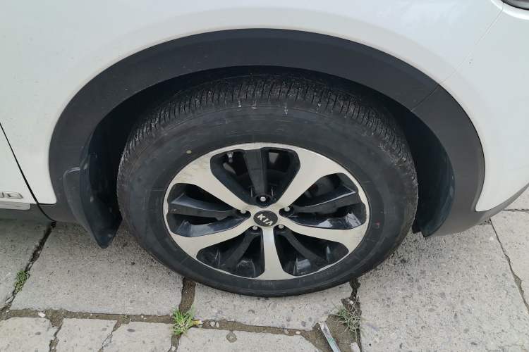 Used Kia Sorento 2016 Sorento L 2.4L Gasoline 4WD Custom Edition 7 Seats Emission Standard China V Right Front Wheel Hub