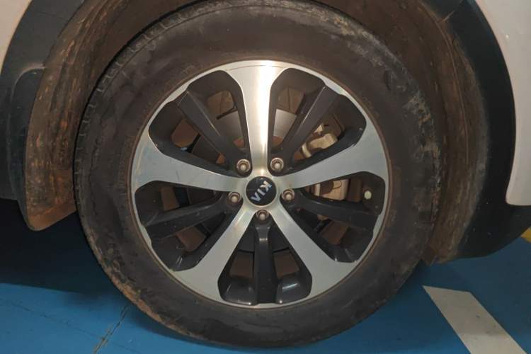 Used Kia Sorento 2016 Sorento L 2.4L Gasoline 4WD Custom Edition 5 Seats China IV Standard Right Front Wheel Hub