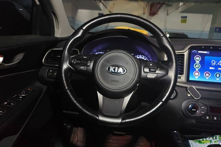 Used Kia Sorento 2016 Sorento L 2.4L Gasoline 4WD Custom Edition 5 Seats China IV Standard Steering Wheel