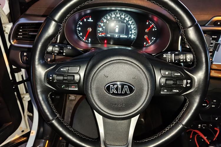 Used Kia Sorento 2016 Sorento L 2.2T Diesel 4WD Elite Edition 7 Seats China V Emission Standard Steering Wheel
