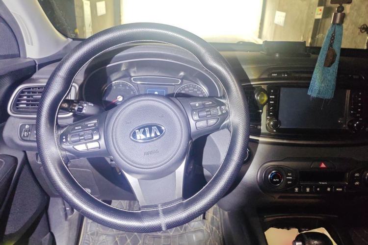 Used Kia Sorento 2016 Sorento L 2.4L Gasoline 4WD Custom Edition 5 Seats China IV Standard Steering Wheel