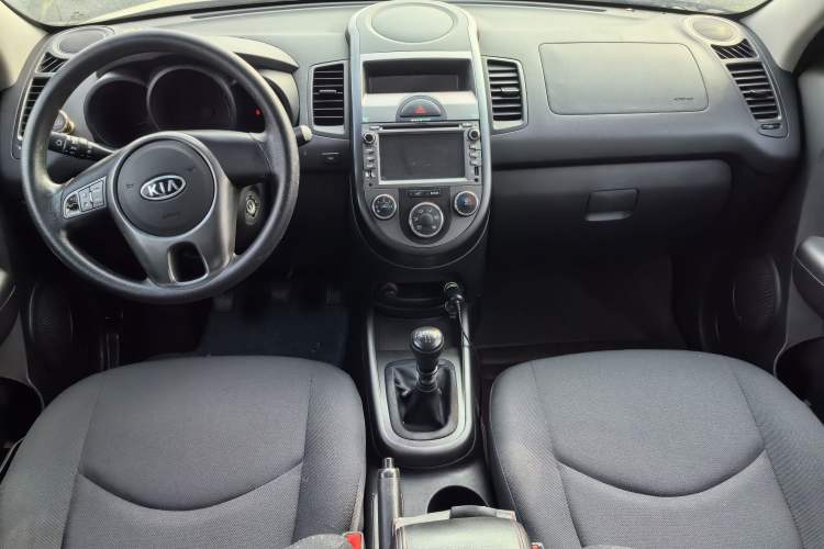 Used Kia Soul 2013 1.6L MT GL Interior 1