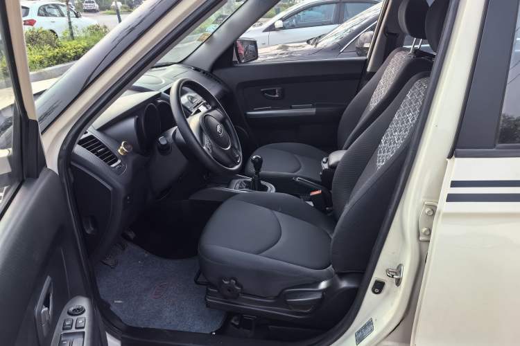 Used Kia Soul 2013 1.6L MT GL Interior 2