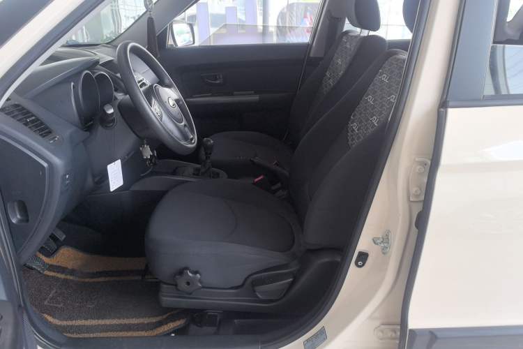 Used Kia Soul 2013 1.6L MT GL Interior 4