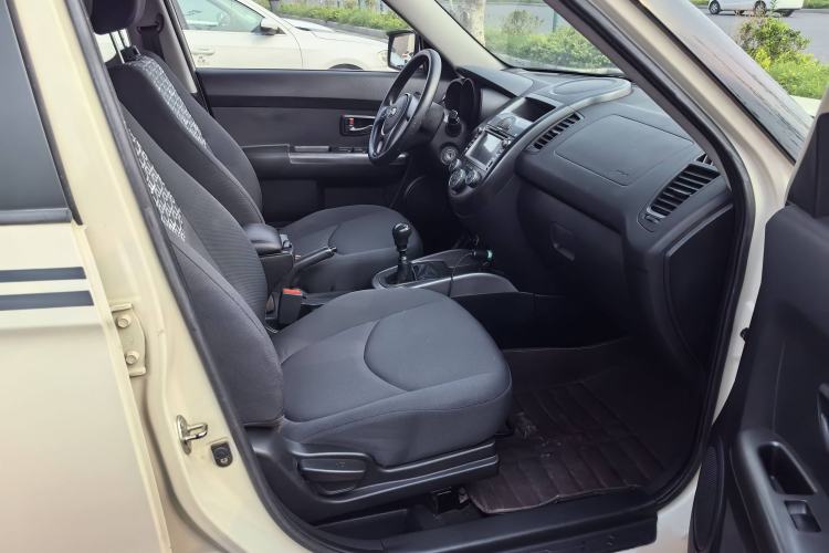 Used Kia Soul 2013 1.6L MT GL Interior 4