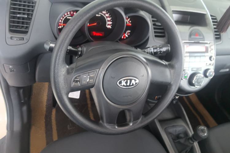 Used Kia Soul 2013 1.6L MT GL Interior 6