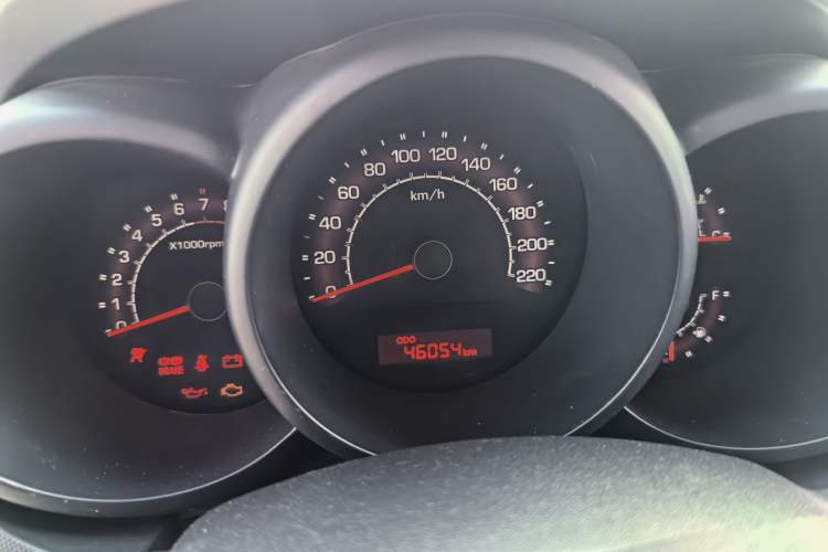 Used Kia Soul 2013 1.6L MT GL Odometer Close Up