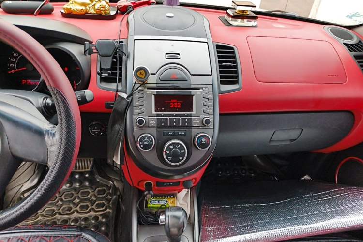 Used Kia Soul 2010 1.6L AT Premium Audio And AC Panel