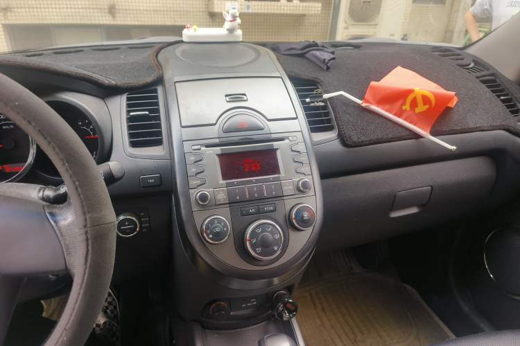 Used Kia Soul 2010 1.6L AT GLS Audio And AC Panel
