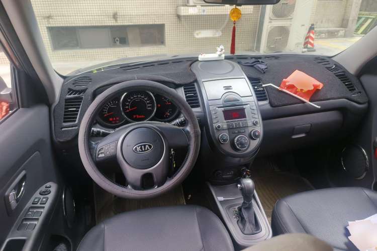Used Kia Soul 2010 1.6L AT GLS Center Console