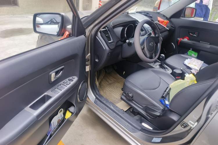 Used Kia Soul 2010 1.6L AT GLS Driver Seat