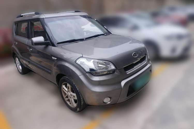 Used Kia Soul 2010 1.6L AT GLS Front Right 45 Deg