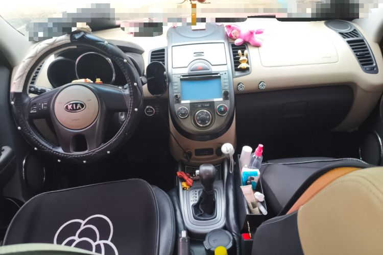 Used Kia Soul 2010 1.6L AT Premium Center Console