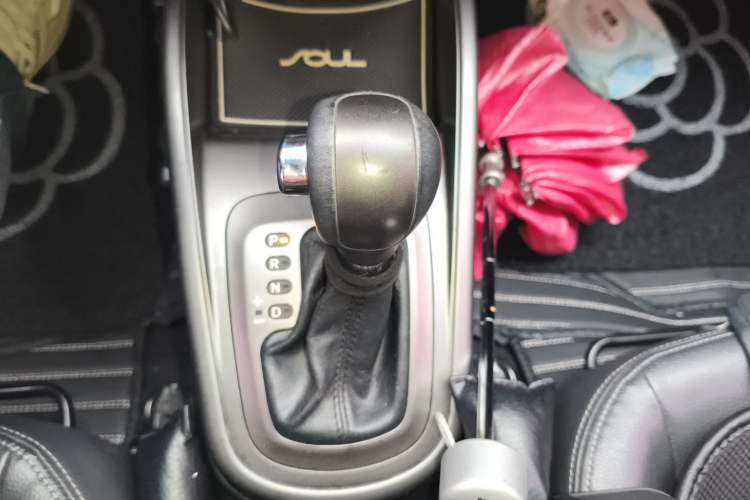 Used Kia Soul 2010 1.6L AT Premium Gear Lever