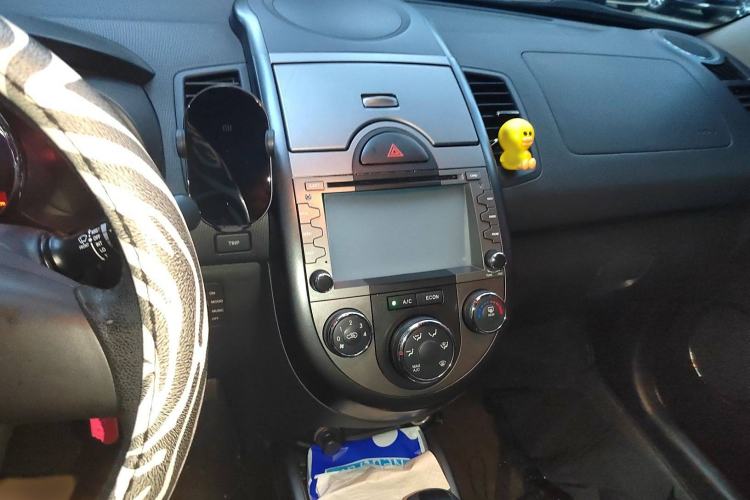 Used Kia Soul 2010 1.6L AT GLS Audio And AC Panel