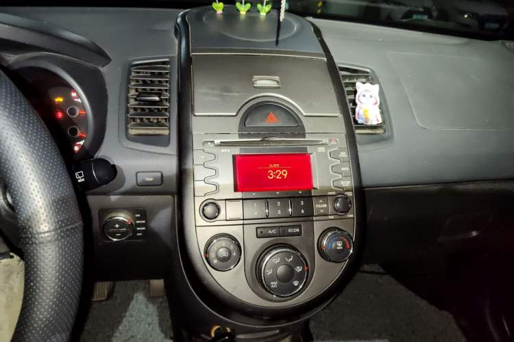 Used Kia Soul 2010 1.6L AT GL Audio And AC Panel