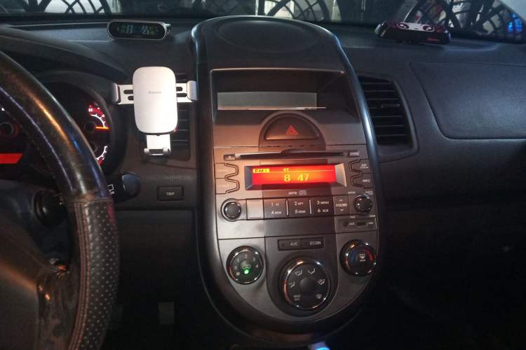 Used Kia Soul 2010 1.6L MT GL Audio And AC Panel