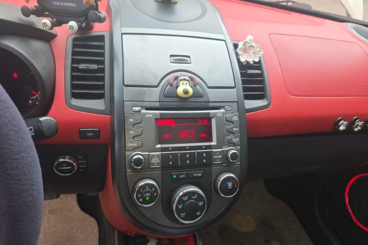 Used Kia Soul 2010 1.6L AT GLS Audio And AC Panel