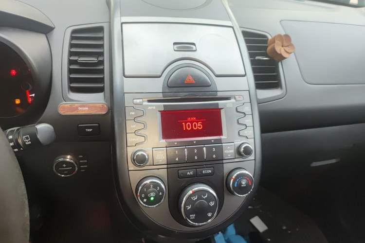 Used Kia Soul 2010 1.6L AT Premium Audio And AC Panel