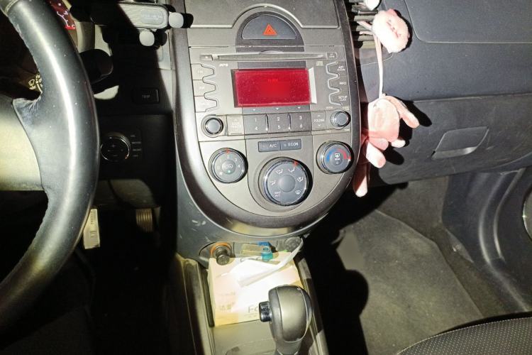 Used Kia Soul 2010 1.6L AT GLS Audio And AC Panel